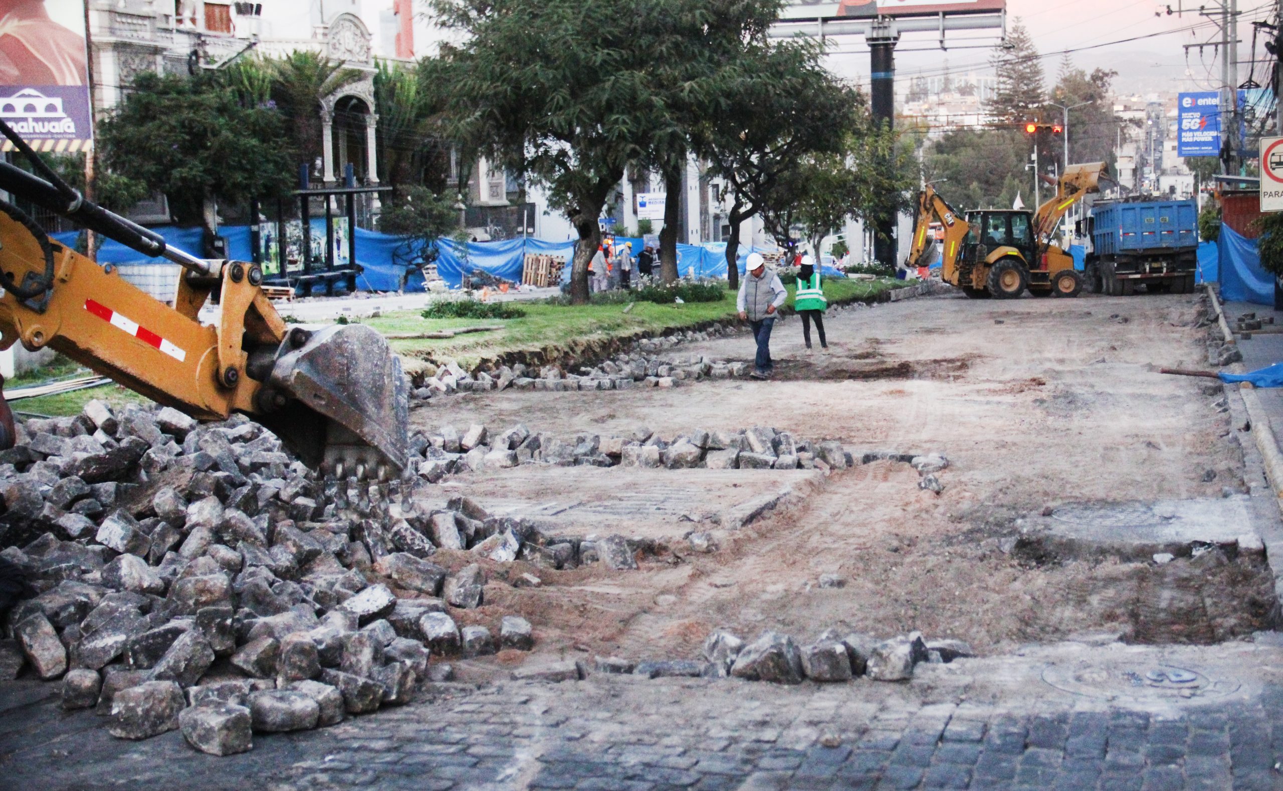 Denuncian a Yanahuara por reemplazar adoquines de piedra