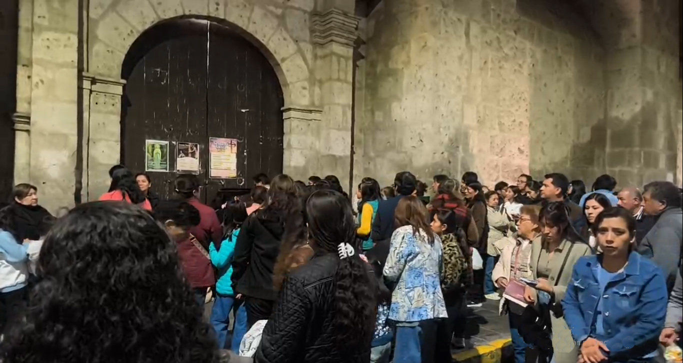 Arequipa vivió con fervor el recorrido de las siete iglesias en Jueves Santo