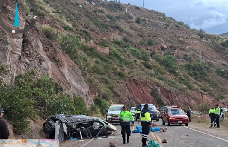Tres personas fallecidas deja despiste y vuelco de automóvil en distrito de Maras