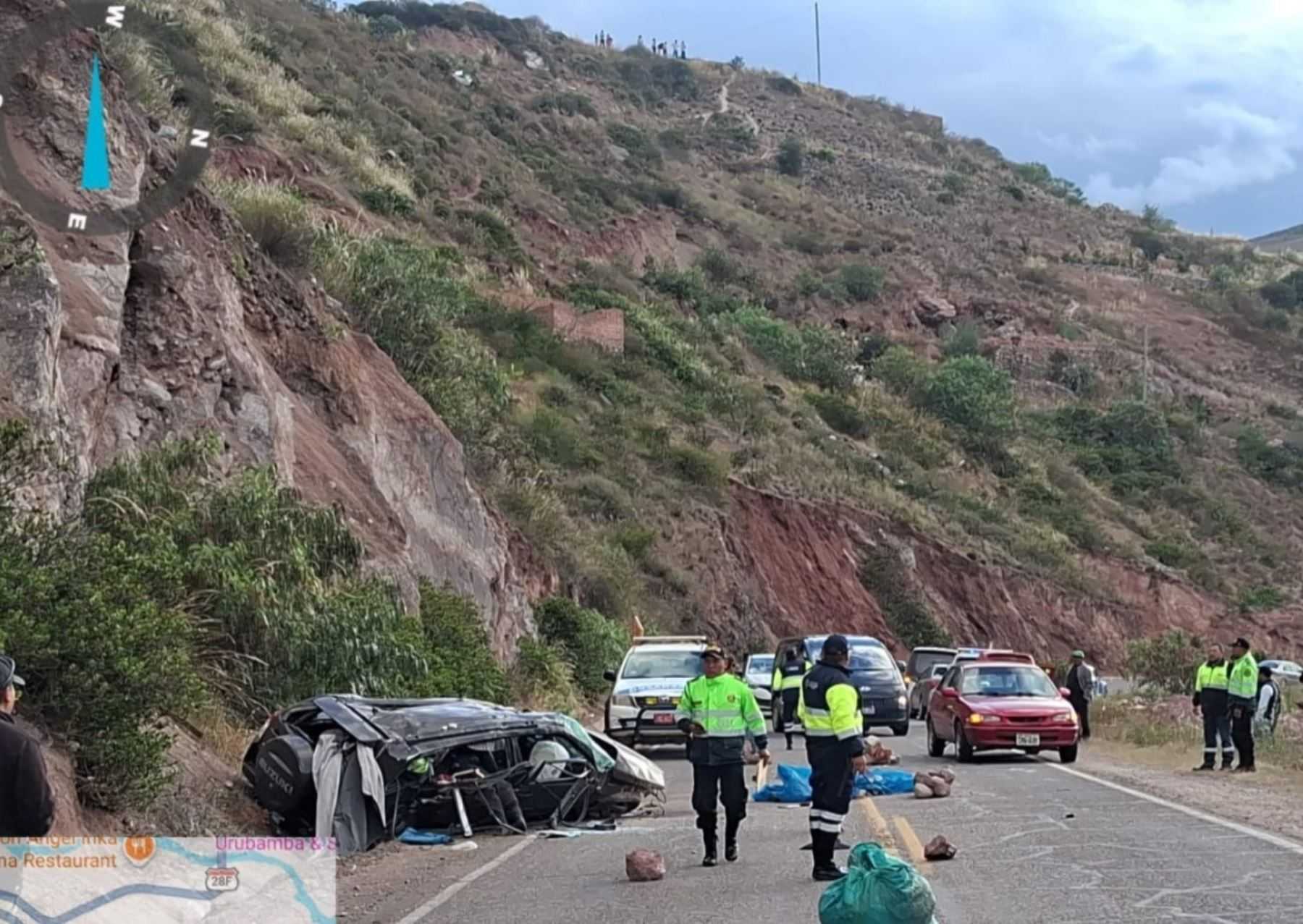 Tres personas fallecidas deja despiste y vuelco de automóvil en distrito de Maras