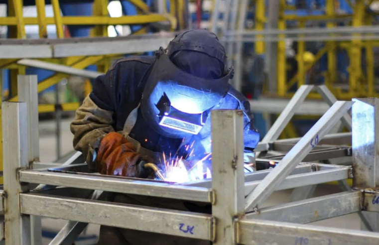 Industria  crece 2.7% en febrero impulsada por avance de bienes de capital