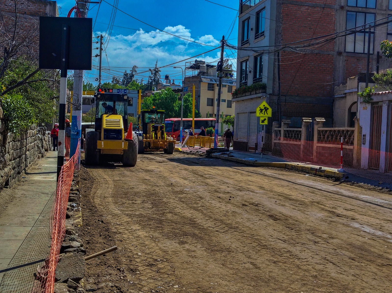 Mejoramiento vial en calle Peral alcanza 30 % de avance y culminará el 26 de abril