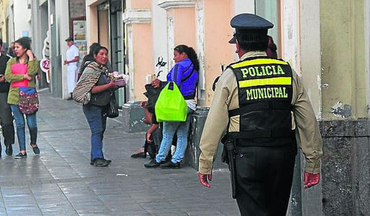 Exigen sanciones contra policías municipales tras violenta de agresión contra poblador