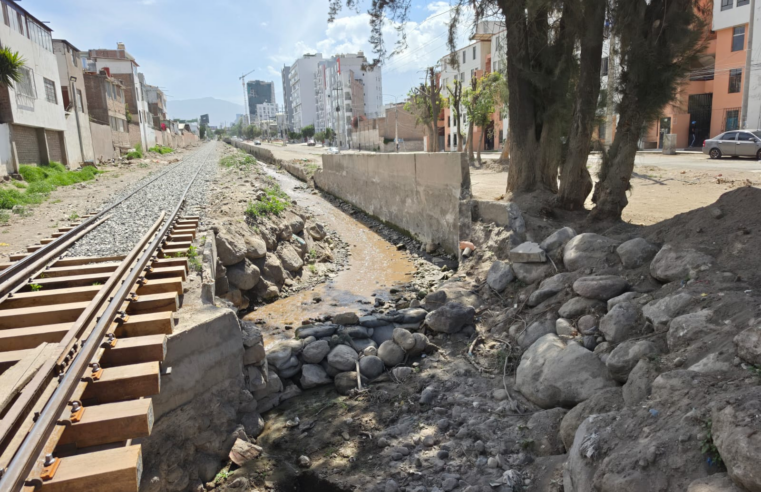 Flora Tristán queda vacía tras desborde de torrentera Chullo
