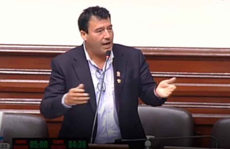 Juicio contra congresista Edwin Martínez por lavado de activos se sigue dilatando