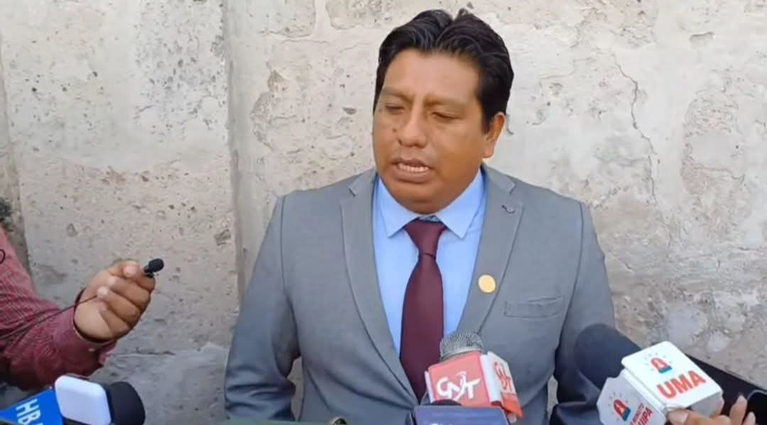 Regidora asumiría la alcaldía de Majes tras renuncia de Henry Huisa