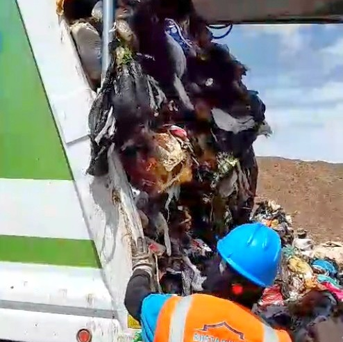 Recuperan mochila con 7 mil dólares tras ser arrojada a la basura en Bustamante y Rivero