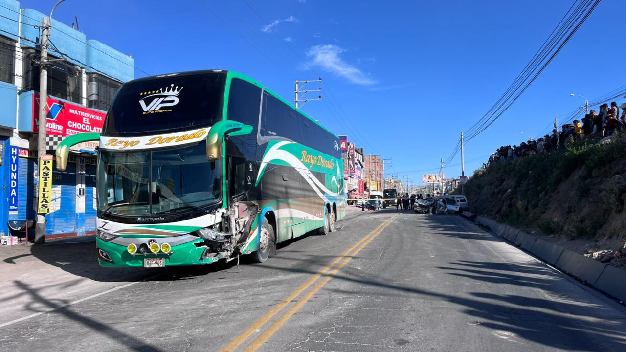 Choque frontal en Apipa deja un fallecido y dos mujeres heridas