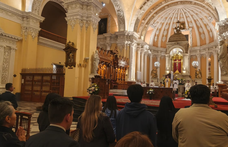 Miles de fieles celebraron la Pascua de Resurrección y renuevan su fe