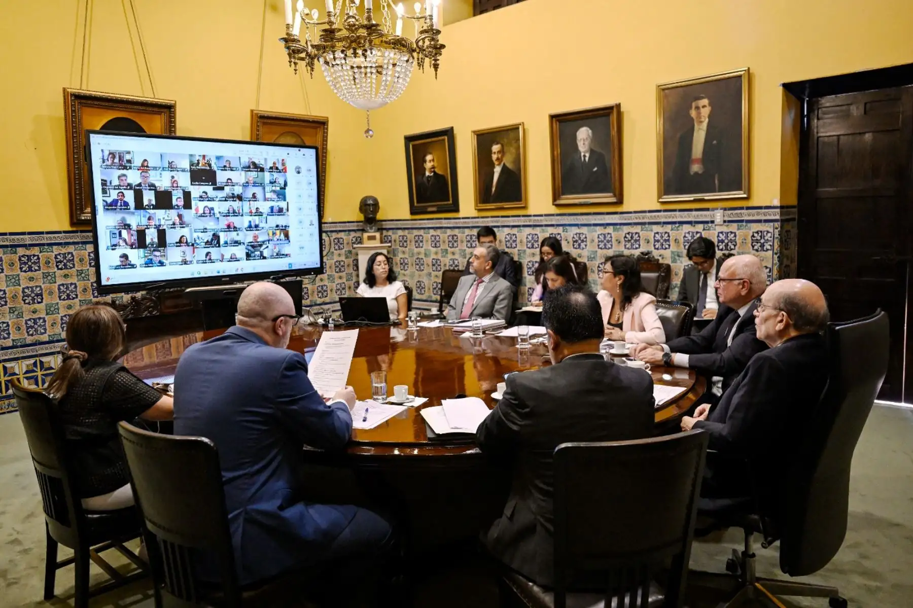 Canciller coordina con consulados últimos detalles de comicios en el exterior