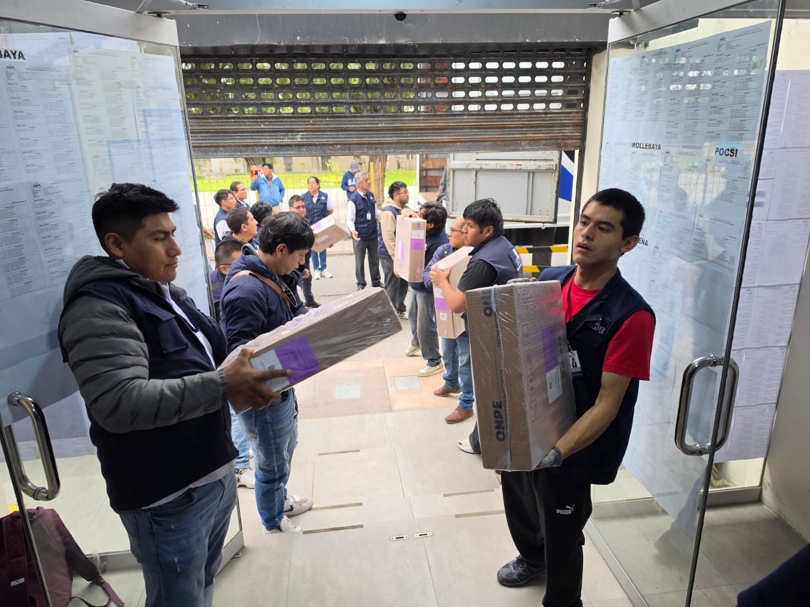 Arequipa inicia despliegue de material electoral hacia zonas alejadas