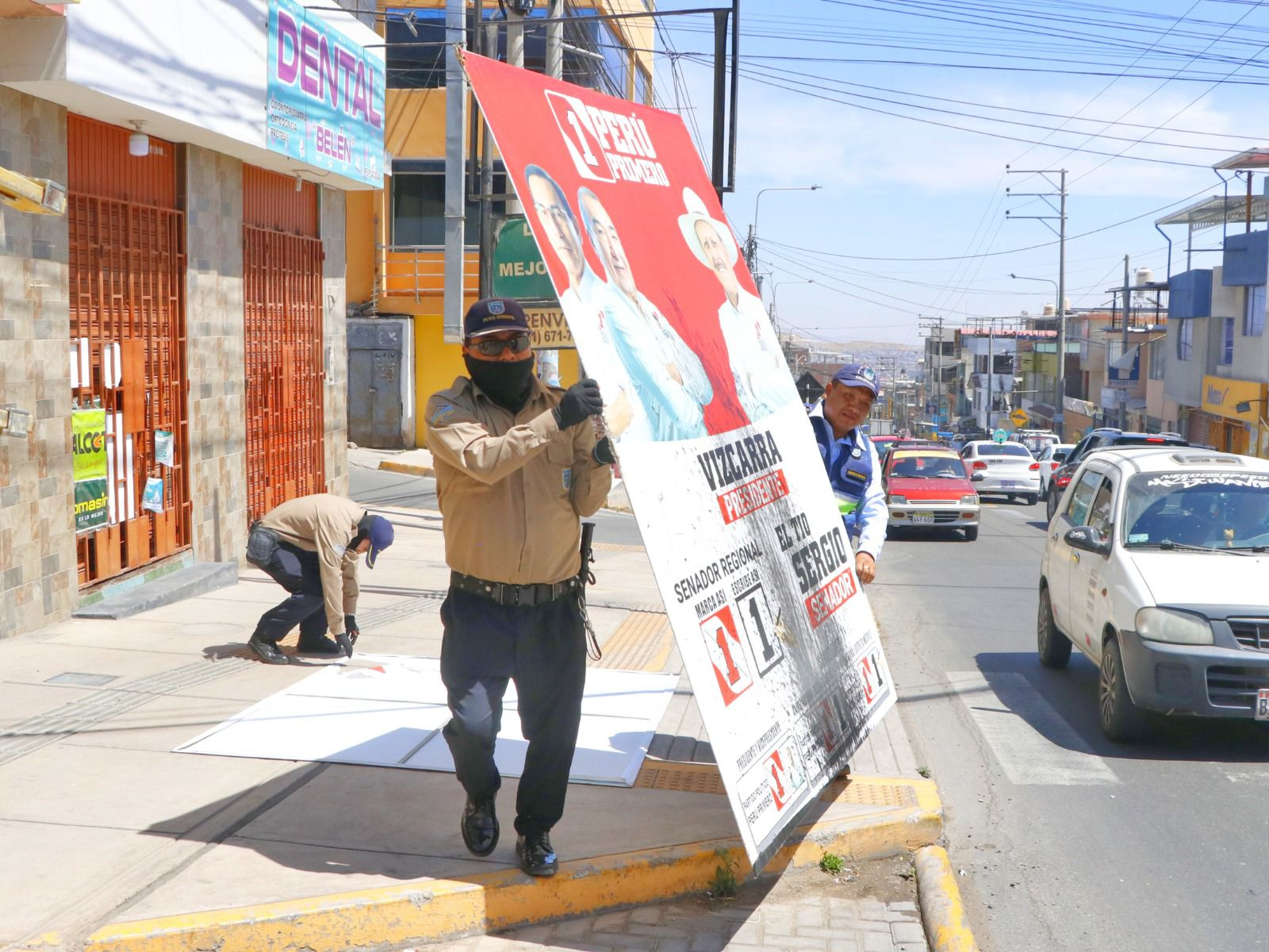 Retiran 28 elementos proselitistas en locales de votación de Bustamante y Rivero