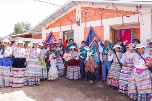 Entregan 50 viviendas rurales Wasiymi financiadas con recursos del canon