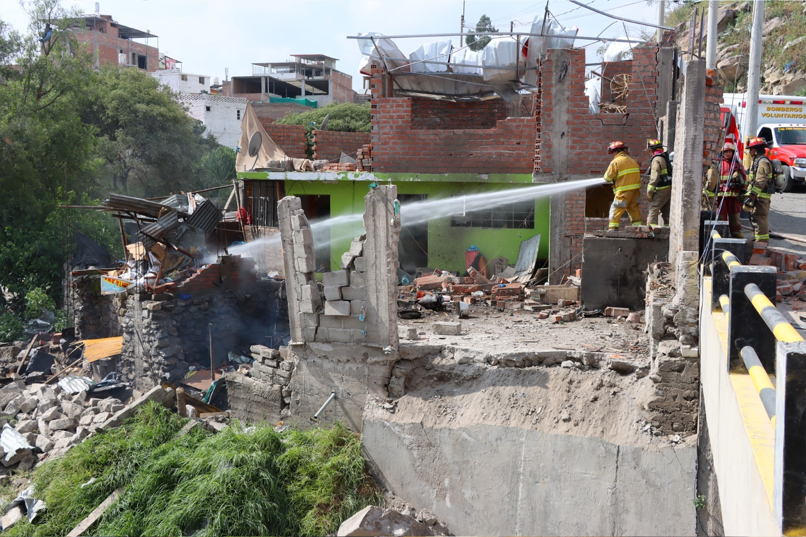 Explosión en taller pirotécnico deja cuatro heridos en Miraflores
