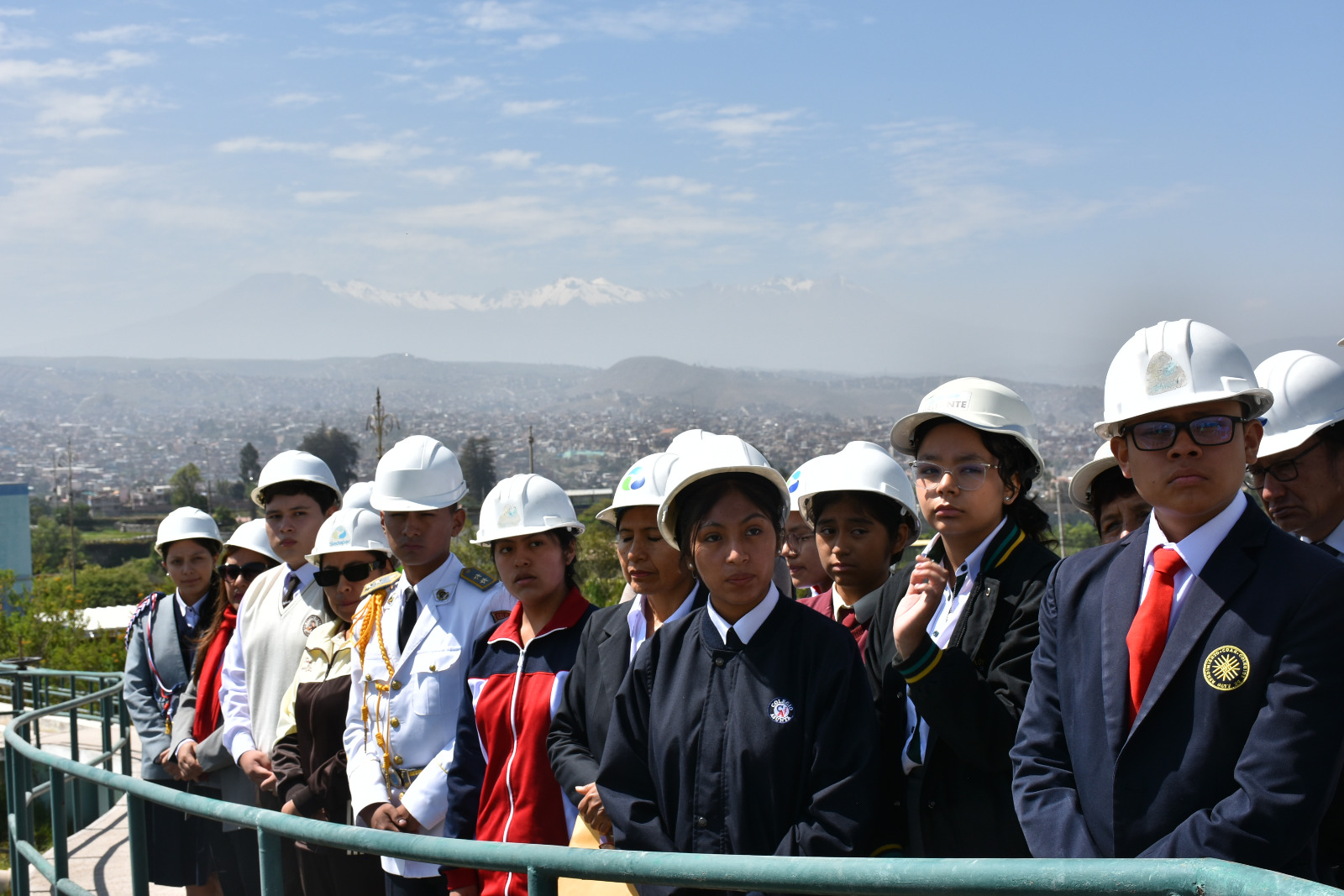 Estudiantes participan en primer conversatorio sobre agua potable en planta La Tomilla