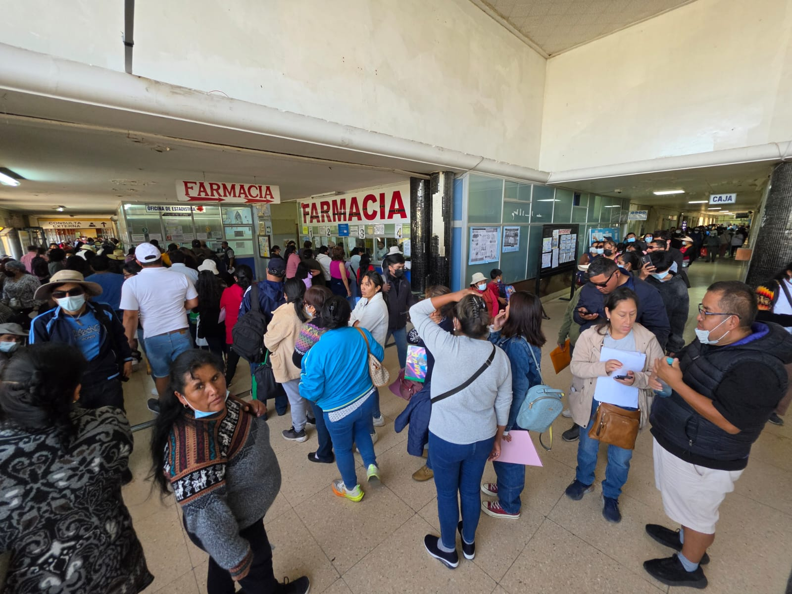 Pacientes esperan más de 5 horas por una cita en el Honorio Delgado