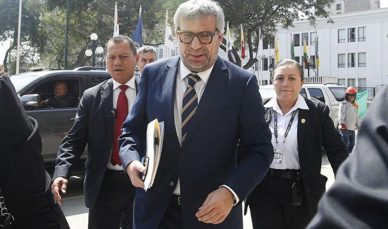 Corvetto acude a Fiscalía Anticorrupción en marco de investigaciones electorales