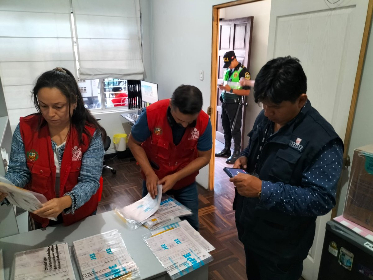 JEE procesan el 96.82 % de actas observadas y avanzan resultados finales