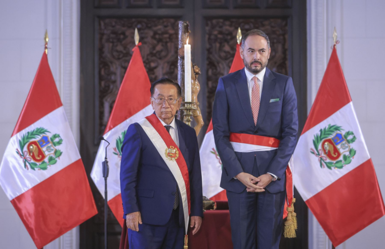 Designan a Amadeo Flores como ministro de Defensa tras renuncia de Carlos Díaz