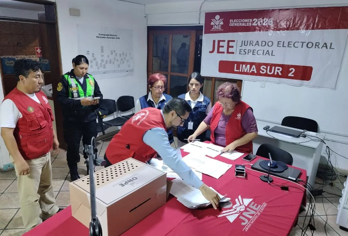Perú enfrenta retraso en resultados electorales y crece incertidumbre ciudadana