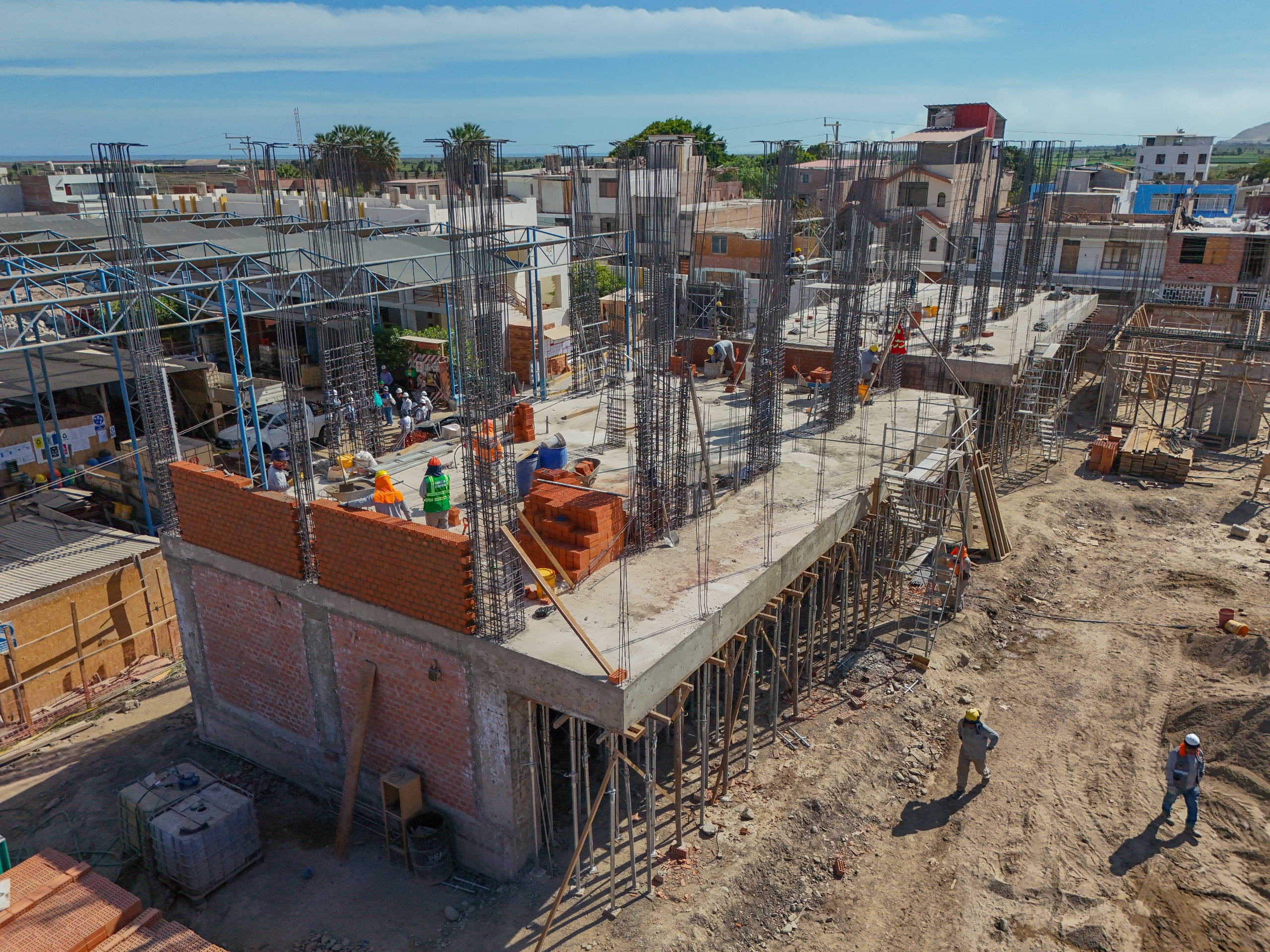 Aceleran trabajos en colegio Sebastián Barranca de Camaná