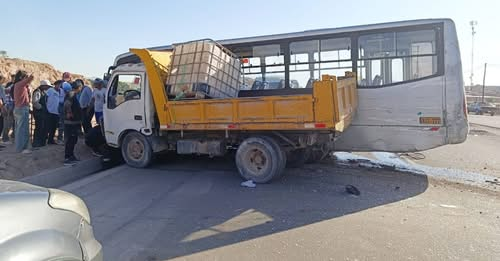 Choque entre bus del SIT y volquete deja 4 heridos en vía Arequipa–La Joya