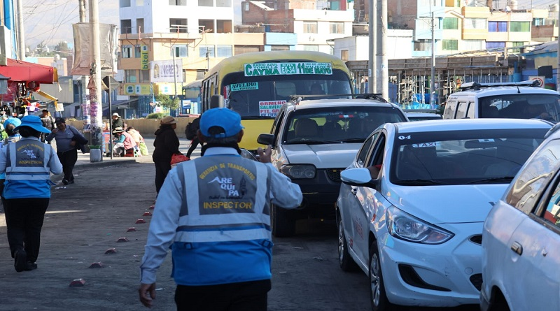 Caos e informalidad persisten en Arequipa pese a presencia de inspectores municipales