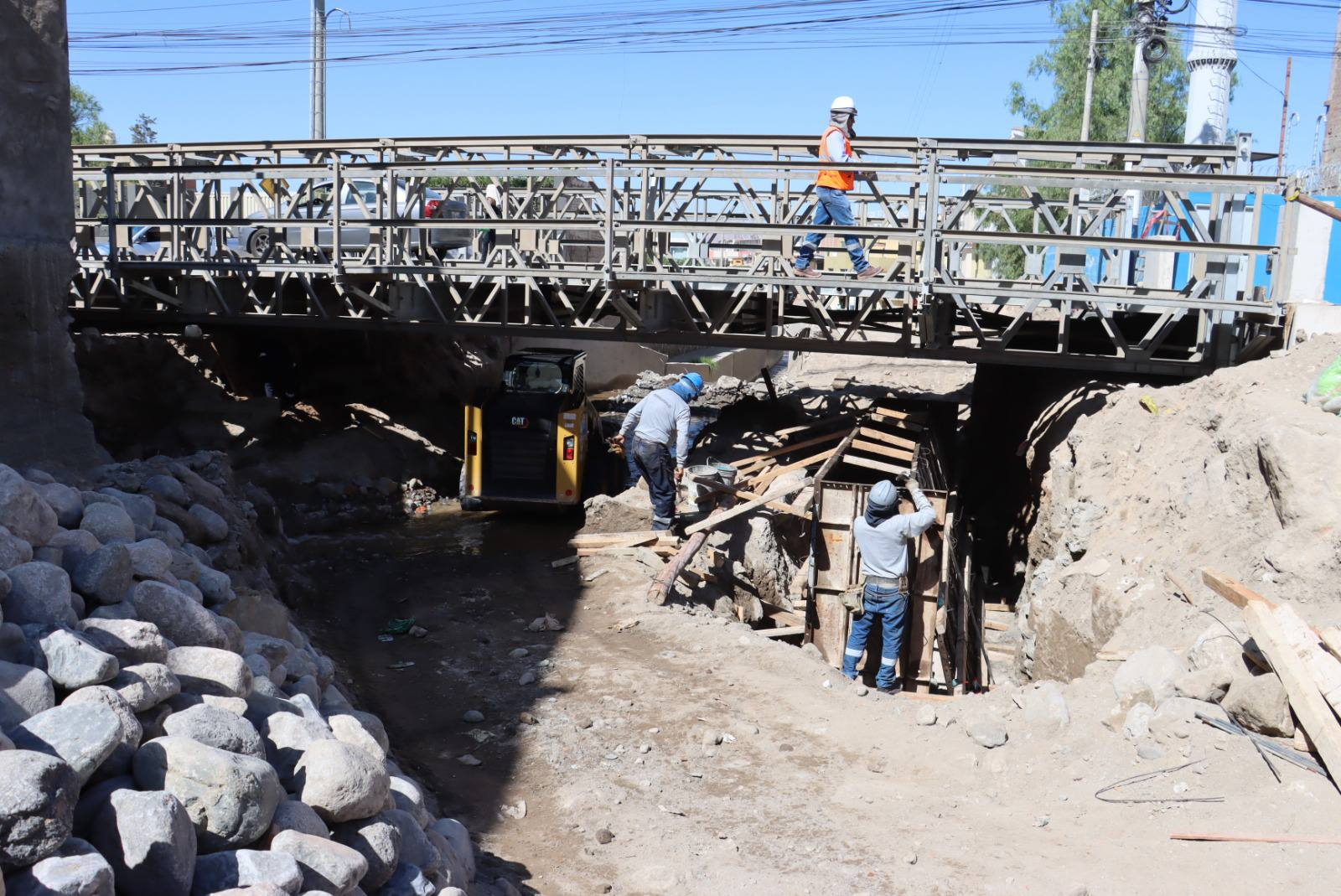 Construyen muros de contención en torrentera Chullo para prevenir desbordes
