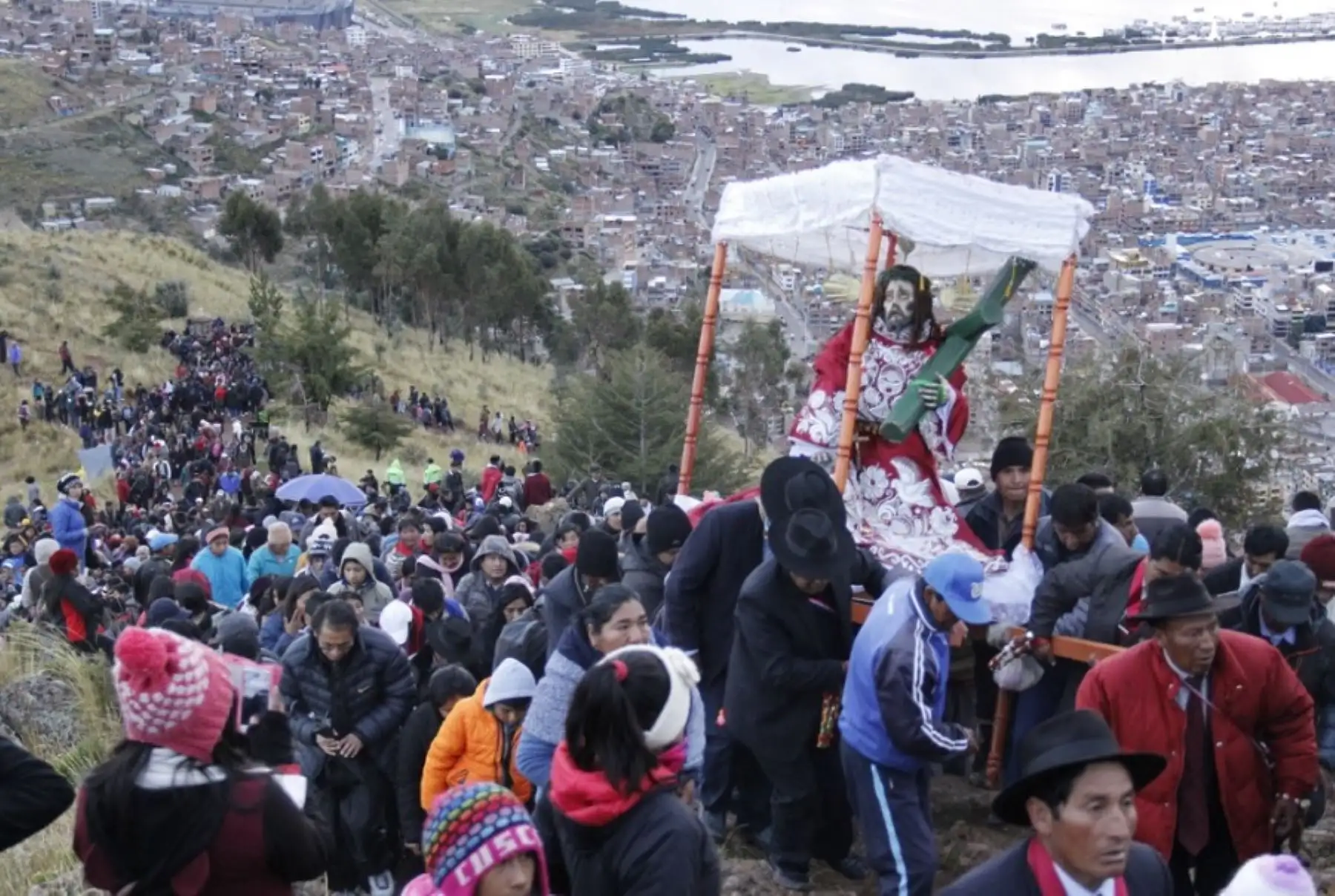 Semana Santa: fe católica y tradición andina se unen en el cerro Azoguini