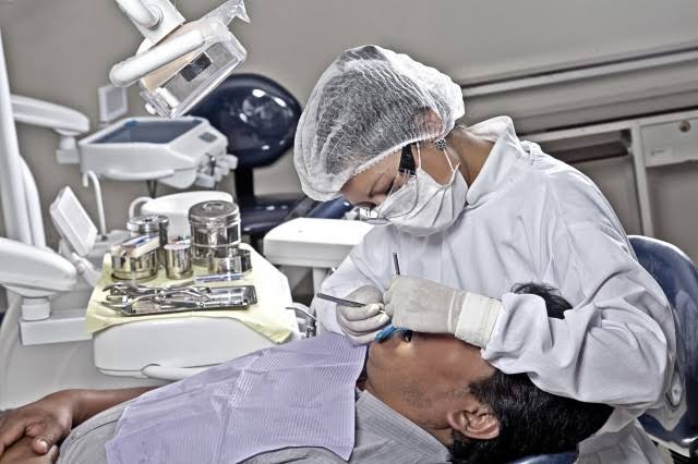 “Un paciente puede morir en manos de un falso dentista”