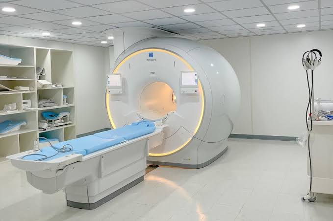 Médicos del hospital General exigen tomógrafo y resonador antes del fin de la gestión de Rohel Sánchez