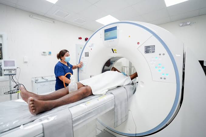 Hospital Honorio Delgado sigue atendiendo sin tomógrafo y resonador