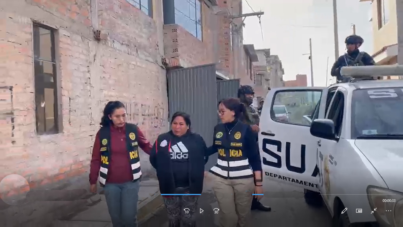 Capturan a pareja por presunta extorsión con dinero y arma en Arequipa