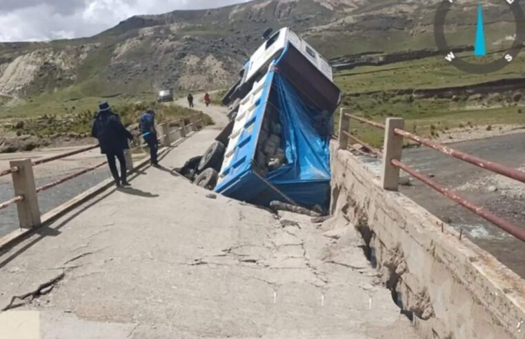 Lluvias intensas provocan colapso de puente vehicular en distrito de Puyca