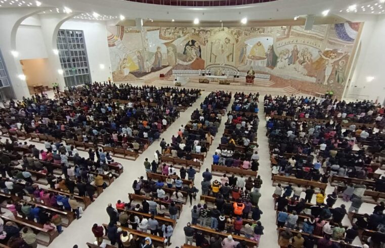 Miles de fieles renovaron su fe ante la Virgen de Chapi.