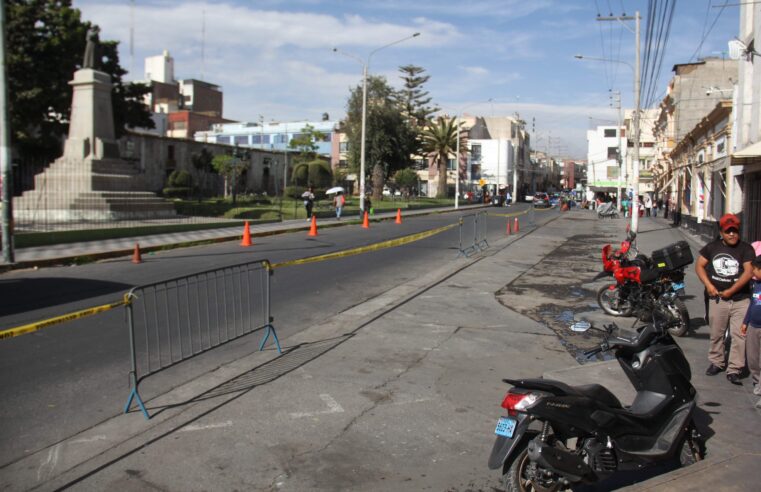 Retiran autos siniestrados del parque Duhamel