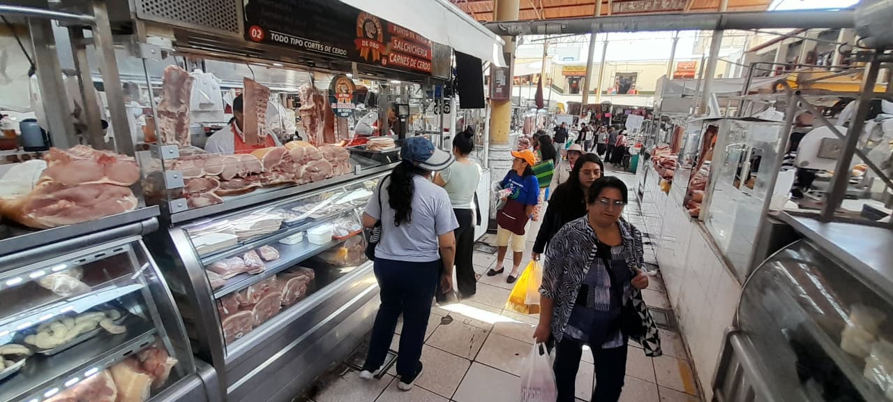 Alza de precios en mercados de Arequipa, por el Día de la Madre, golpea el bolsillo