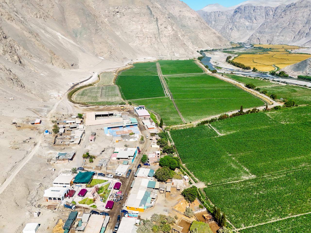 Inicia mejoras en vía Punta Colorada-Sahuani que unirá Castilla y Camaná