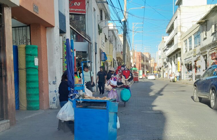 Desorden y comercio ambulatorio persisten en el centro de la ciudad