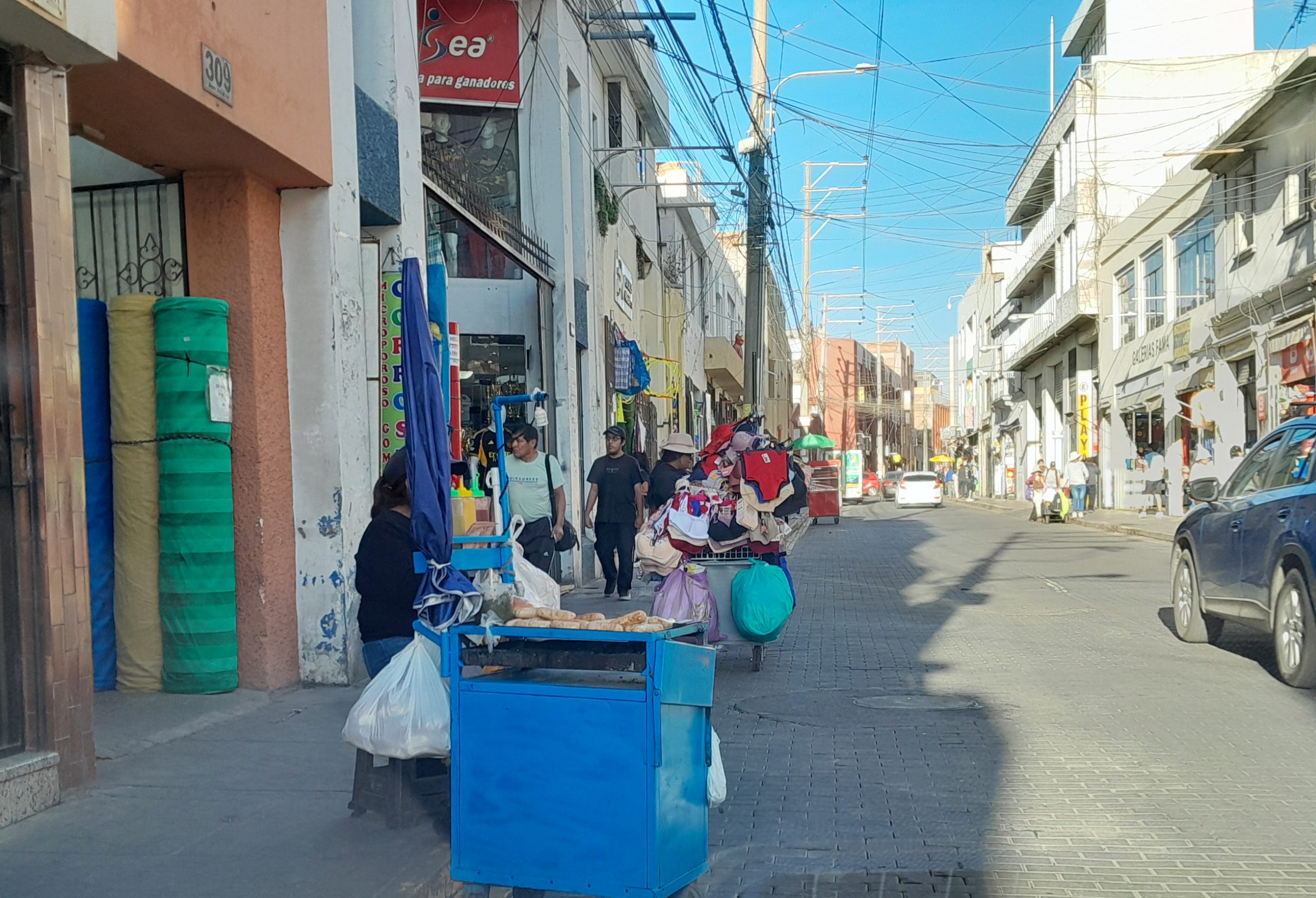 Desorden y comercio ambulatorio persisten en el centro de la ciudad