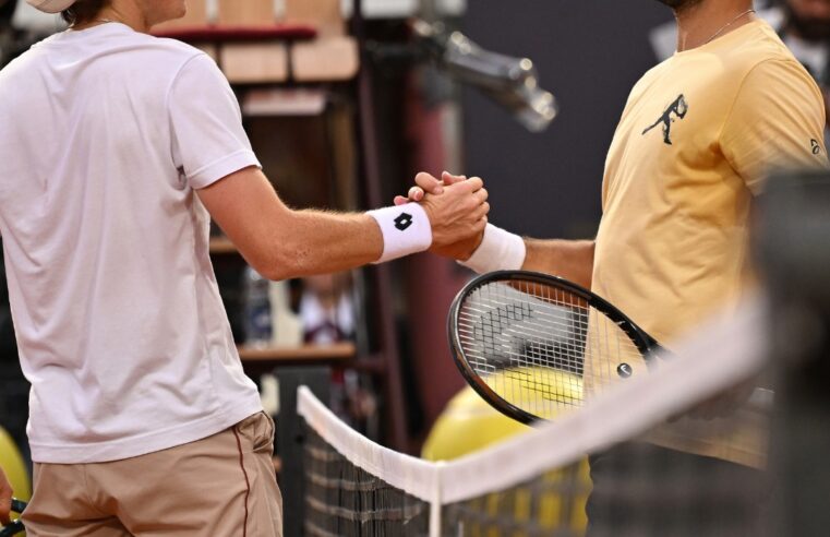 Ignacio Buse entrena junto a Novak Djokovic antes de Roland Garros