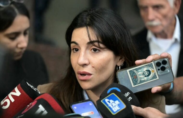 Hija de Maradona asegura que «había un plan» para controlar a su padre