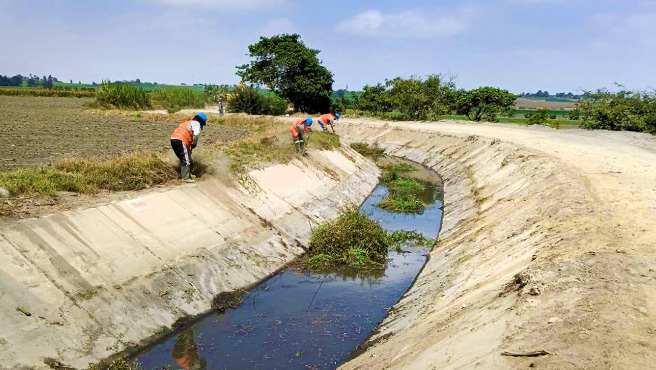 Agricultores nos alimentan con precaria infraestructura de riego