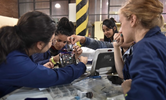La apuesta por la formación técnica es menos teoría, más empleo