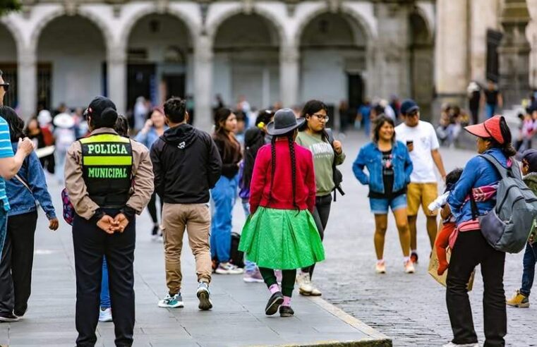 Exautoridades y eternos candidatos buscan el poder en Arequipa