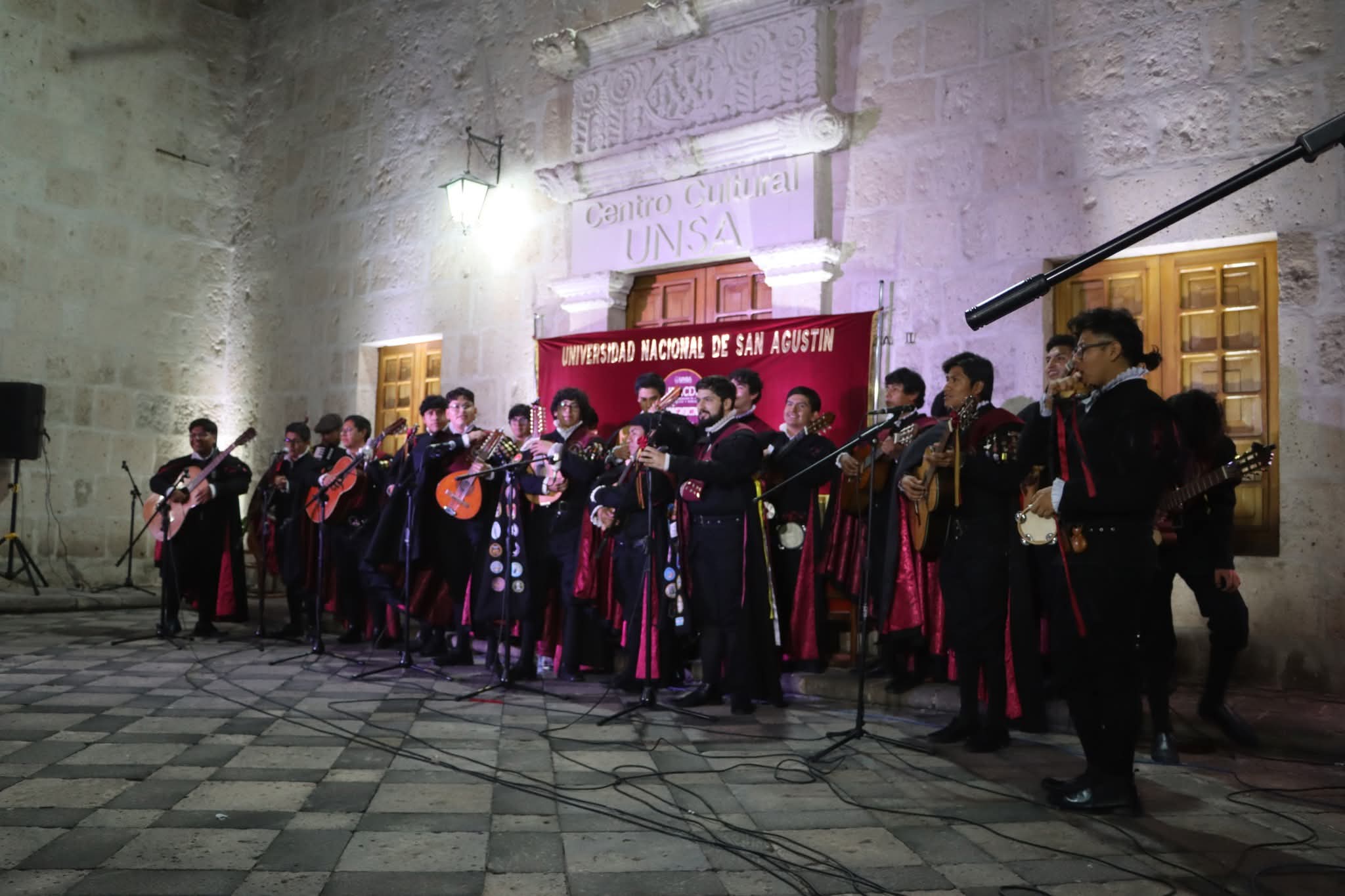 Celebra a mamá con arte, música y cine en Arequipa