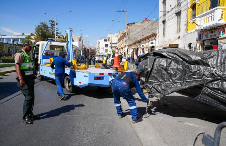 Parque Duhamel se libra de vehículos siniestrados