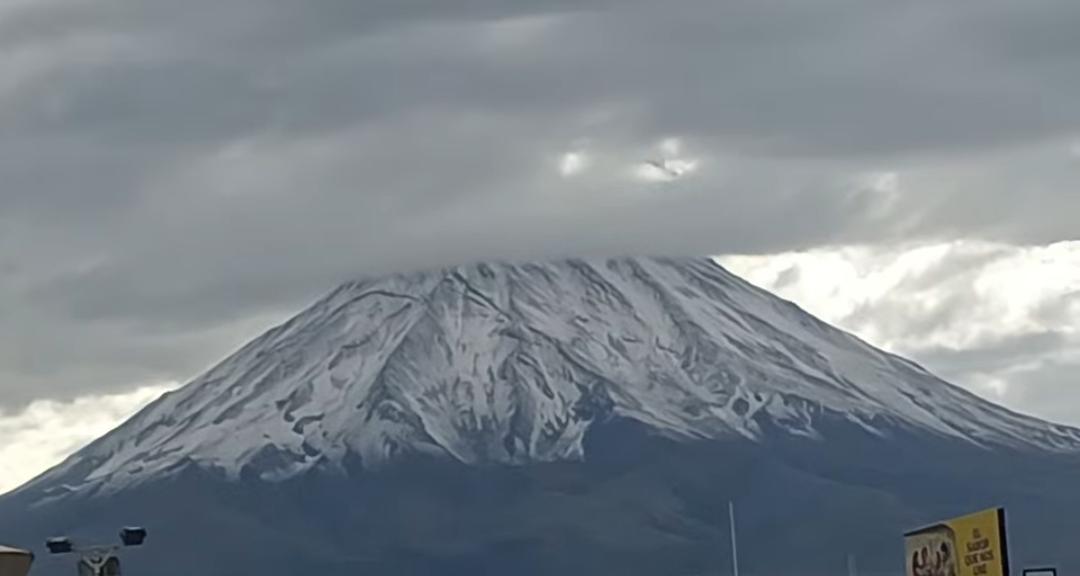 Fuertes vientos causan estragos en la ciudad mientras la sierra alta soporta nevadas