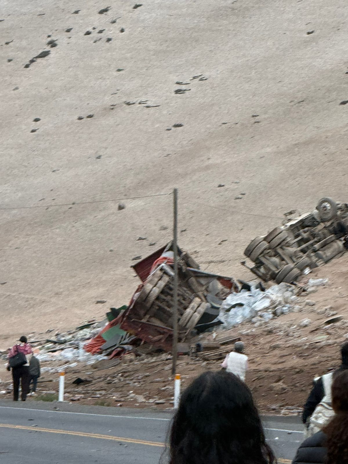 Accidente en la Quebrada del Toro provoca la volcadura de un tráiler y chófer resulta herido