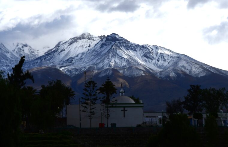 Los volcanes nevados custodian silenciosamente a Arequipa